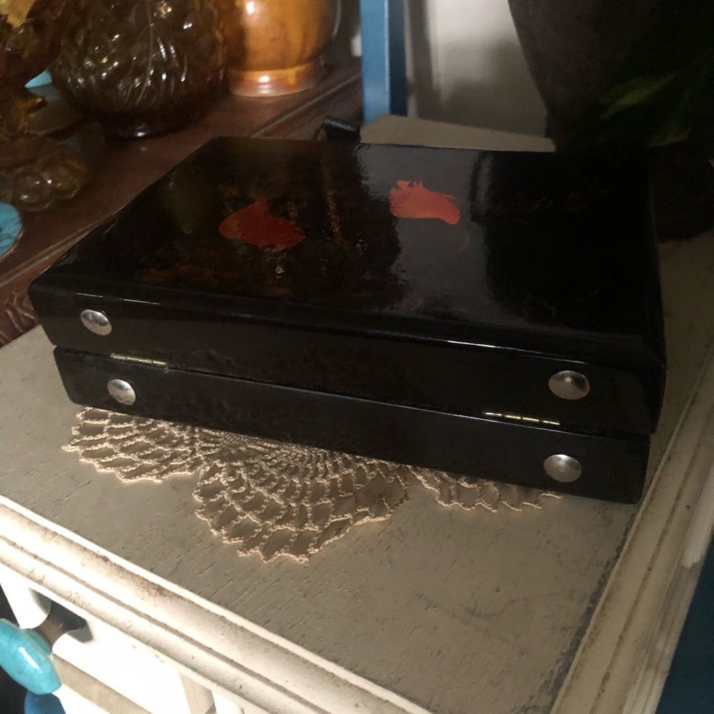 Vintage Black Lacquer Hand-Painted Box Purse with Inlaid MOP - Picture 10 of 16